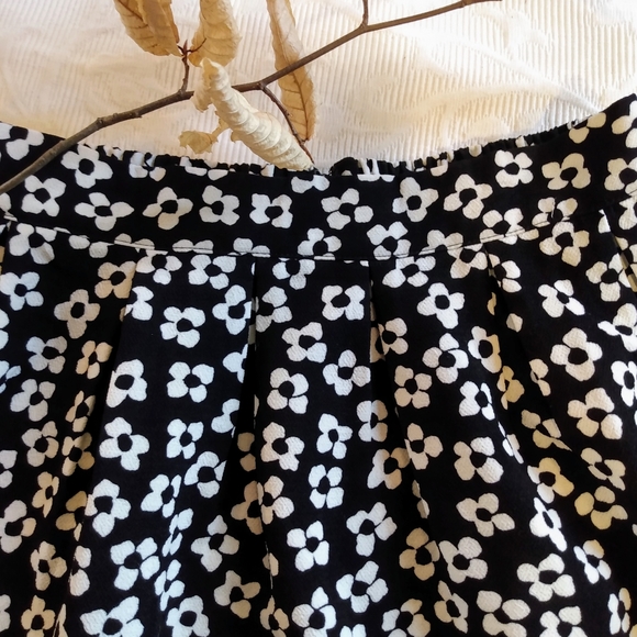 Forever 21 Floral Print Skater Skirt - Picture 5 of 6